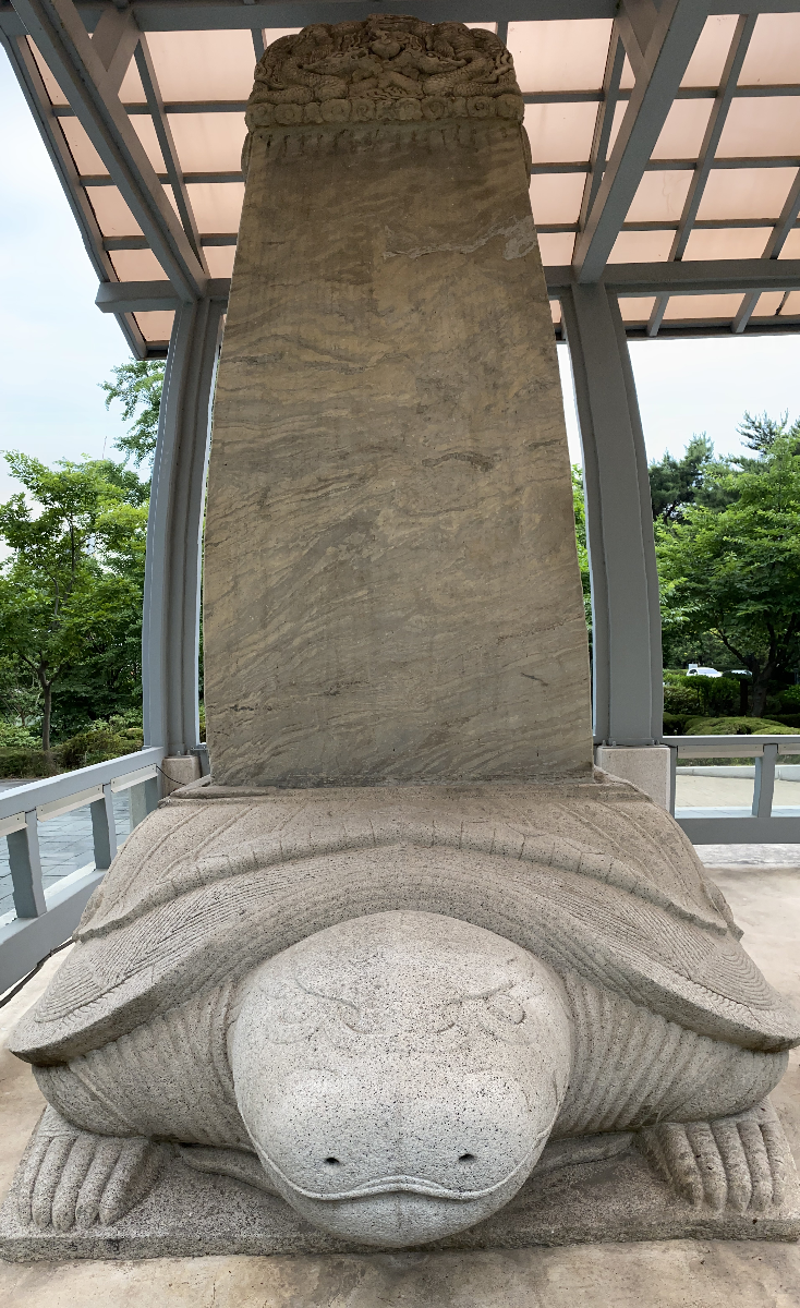 인조 17년에 세운 삼전도비의 원래 이름은 대청황제공덕비이며 치욕의 역사가 기록되어 있다