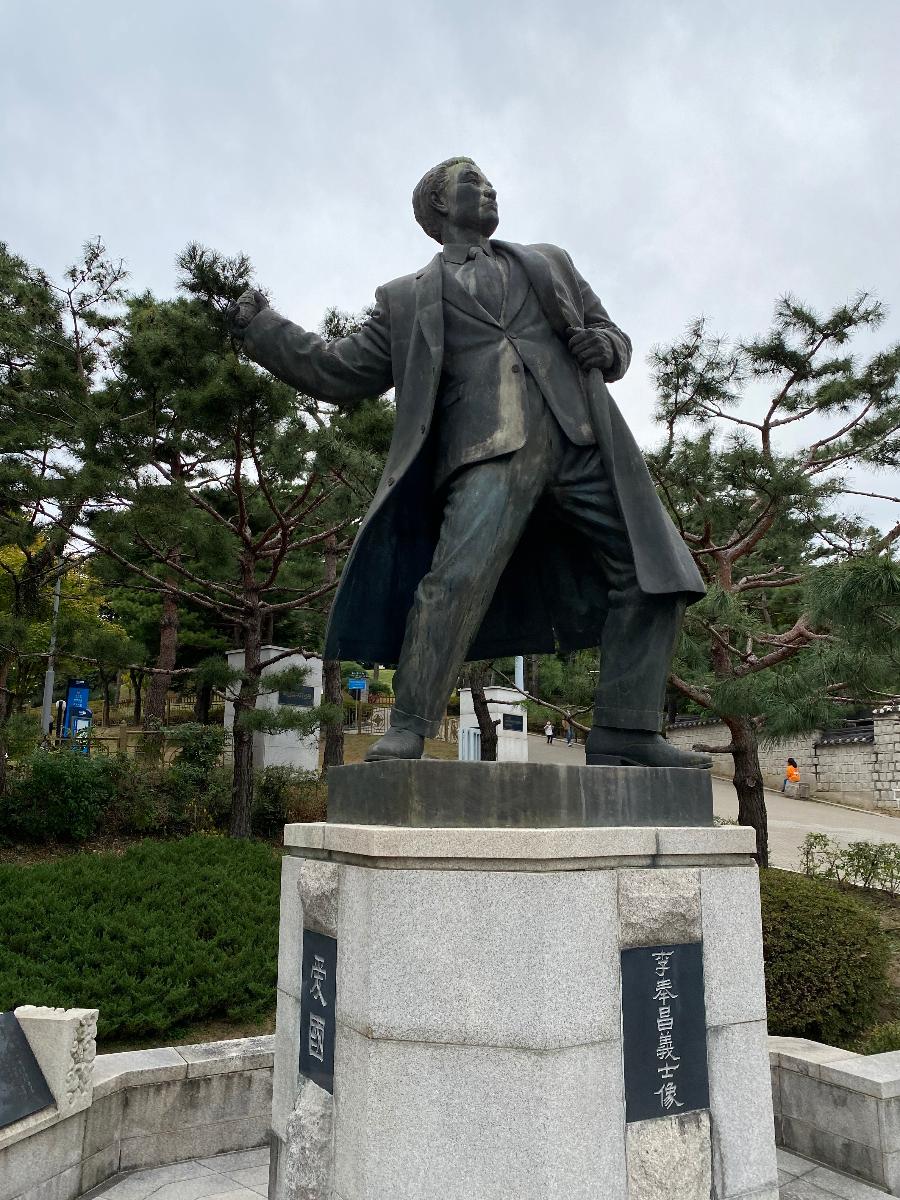 이봉창의사 동상 - 용산구 효창공원내 위치