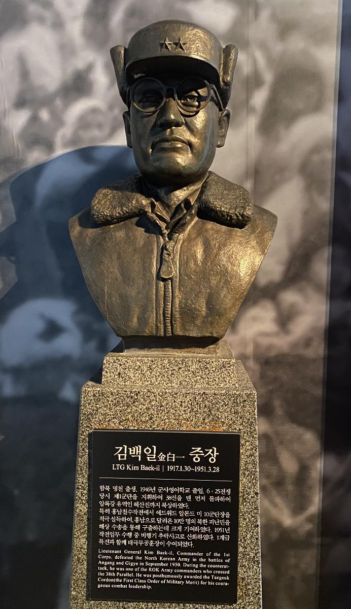 흥남철수 작전당시 김백일 제1군단장 흉상 [출처 : 전쟁기념관]