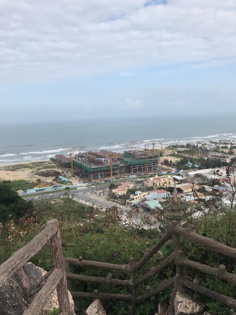 오행산 수(Thuy 水)봉우리에서 바라본 느억비치(Non Nuoc Beach)