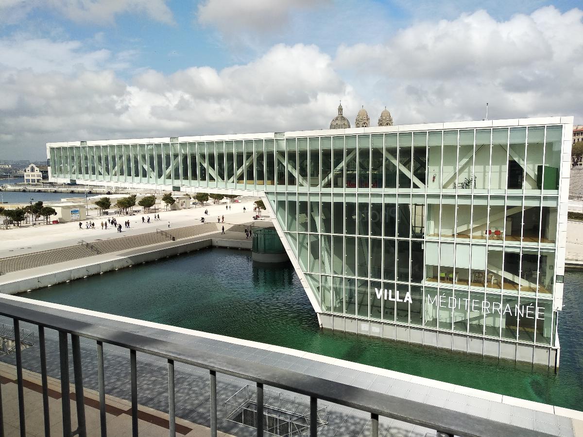 유럽과 지중해 문명 박물관(Musée des Civilisations de l'Europe et de la Méditerranée) - 줄여서 뮤셈(MuCEM)이라 불리며 유럽 지중해 문명의 역사를 다루는 최초의 박물관이자 지방에 위치한 프랑스 최초의 국립박물관