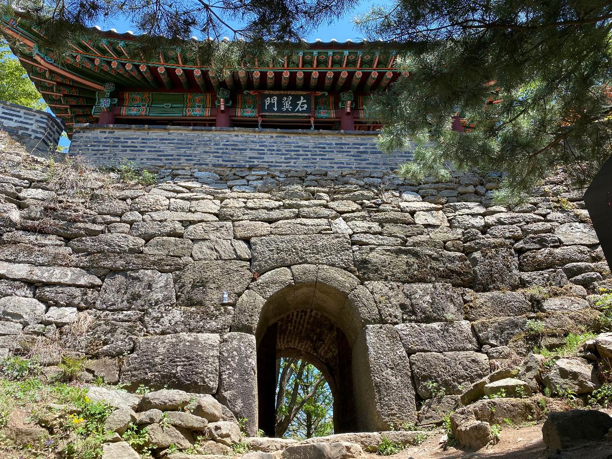 우익문(右翼門, 서문)