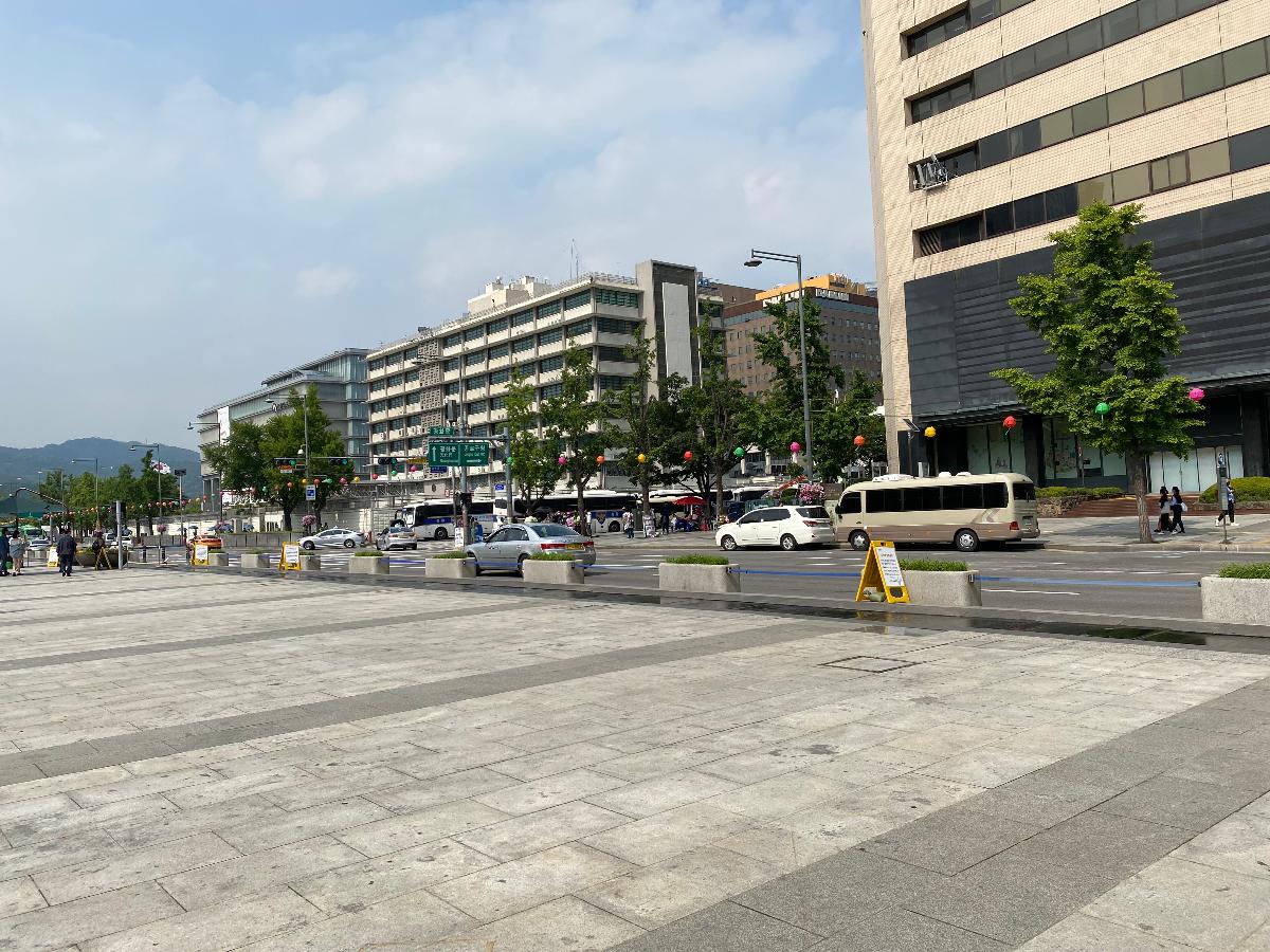광화문 광장에서 바라보는 미국 대사관