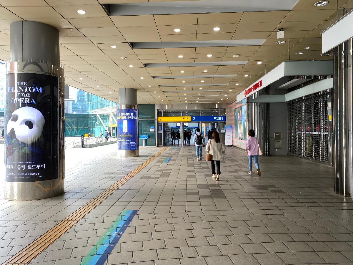 서울역 KTX 로비 입구 가는 길