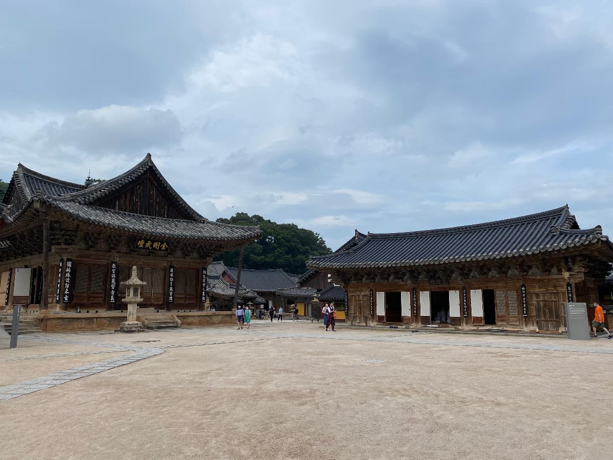 대웅전(大雄殿) 좌측 뒷 전경