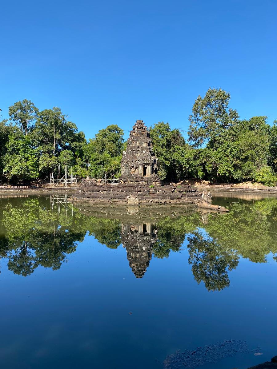 닉 뽀안 사원 (Neak Poan Temple) : 모든 질병을 치료한다고 믿어지는 히말라야의 신화 속 호수인 아나바탑타를 나타낸다고 믿는다. 이 물이 모든 질병을 치료한다고 믿고 있다
