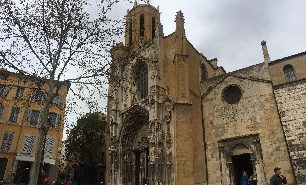 성소뵈르 대성당(Cathedral Saint Sauveur) 전경