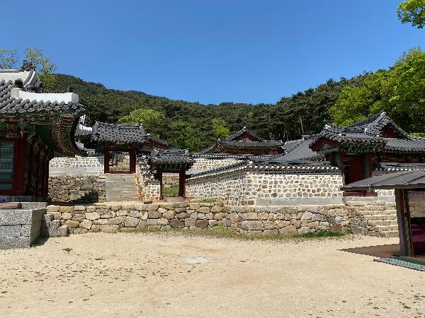 남한산성 행궁전경 - 임금이 서울의 궁궐을 떠나 도성 밖으로 행차하는 경우 임시로 거처하는 곳