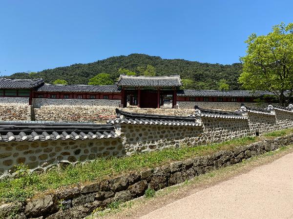 남한산성 행궁 외부에서 바라본 외삼문