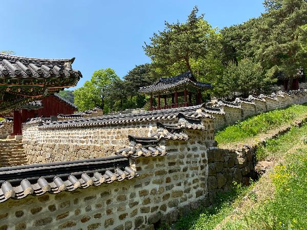 남한산성 행궁 외부에서 바라본 이위정