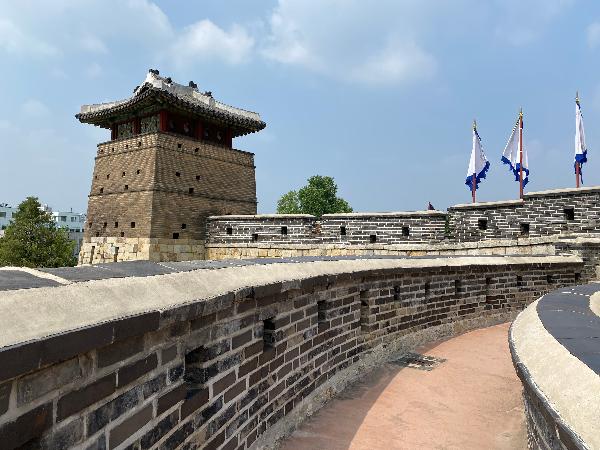 서북공심돈(西北空心墩) : 화서문 문밖으로 넓은 평지가 펼쳐져 있어 주변을 감시하기 위해 높다란 서북공심돈을 함께 세웠다.