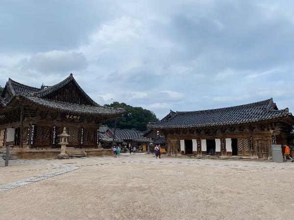 대웅전(大雄殿) 좌측 뒷 전경