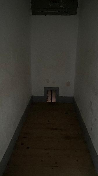 서대문형무소 11옥사 독방 : 1평도 안되는 좁은 공간으로 일제가 애국지사들에게 육체적인 고문과 심리적, 정신적 고통을 주기 위해 설치한 독방이다. 특히 애국지사들을 특수범죄자로 분류하여 전기와 변기도 없고 햇빛조차 들어오지 않는 독방에 투옥시킨 후 고문과 폭행 등 갖은 악행을 일삼았다.