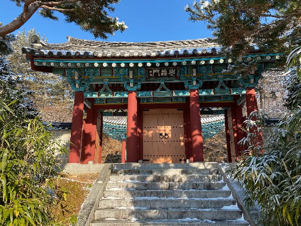 삼충사(三忠詞) 가운데 충의문(忠義門)